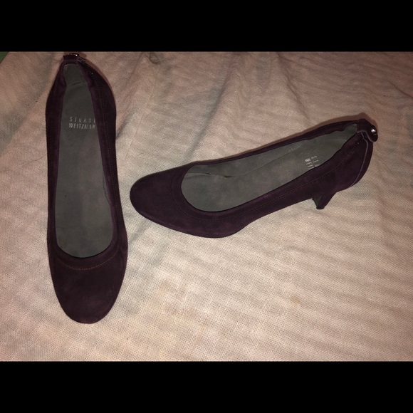 Stuart Weitzman deep purple/burgundy suede heels - Picture 3 of 5